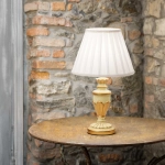 Włoska lampa na stolik złoto biały korpus z żywicy i materiałowy plisowany biały abażur Ideal Lux 012889 Firenze E14 35cm x 24cm