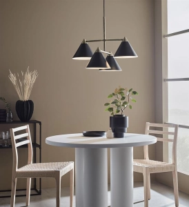 Lampa wisząca w stylu industrialnym czarno złota stożkowe klosze MarkSlojd 108076 Klint 4xE14 57cm