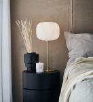 Lampa nocna stołowa złota z białym kloszem styl skandynawski szkło o zdobionej strukturze MarkSlojd 107819 Sober 50cm