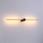 Podłużny kinkiet złote ramiona czarne mocowanie na środku światło odbite Elkim Lighting 646701135 Wand 467 10W 3000K 91cm