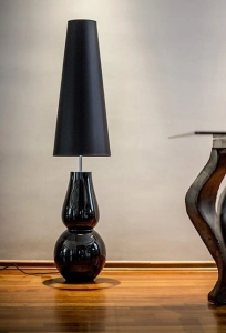 Lampa podłogowa czarna szklana podstawa i długi czarno biały abażur 4Concepts L202081804 Milano E27 137cm x 30cm